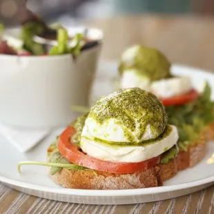 Pesto toast