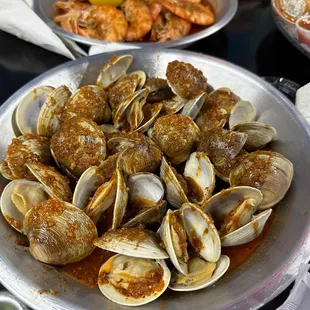 E7. Steamed Clams