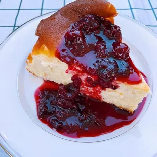 Basque cheesecake with blueberries