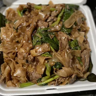 Beef pad see ew