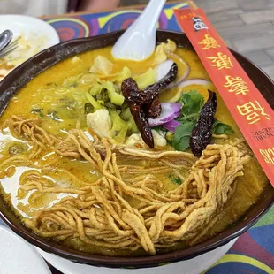 Deep yellow Khao soi