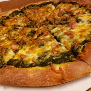 Saag chicken pizza