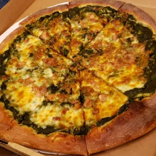 Saag chicken pizza