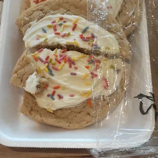 Sugar cookie. Chewy, crisp.