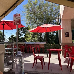 Cute outdoor patio- no indoor seating