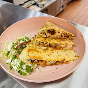 Fajita Quesadilla 
 w/ Choose of Meat 
 side Lettuce.pico de Gallo and Sour Cream