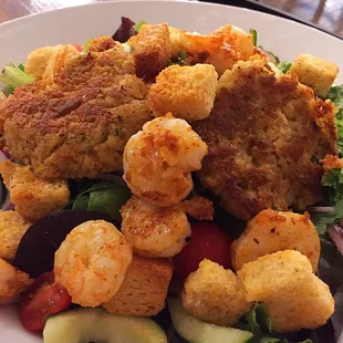 House salad with grilled shrimps and crab cakes