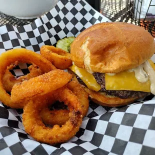 Ideal burger with onion rings