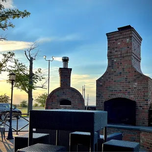 Beautiful Outdoor Dining!