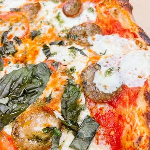 16&quot; Pizza Caprese with sausage &amp; ricotta added