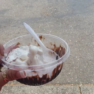 Brownie sundae