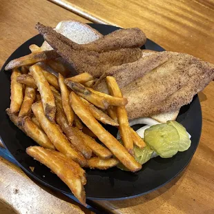 2pc catfish w/ seasoned friez