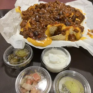 Chili con carne nachos.