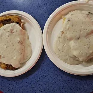 Chicken fried steak w generous gravy, biscuits y gravy