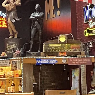 a statue of a man and a woman