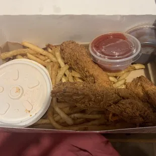 Chicken fingers basket