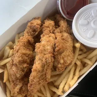 Chicken Finger Basket  Pretty good tenders, but there were exceptionally skinny.