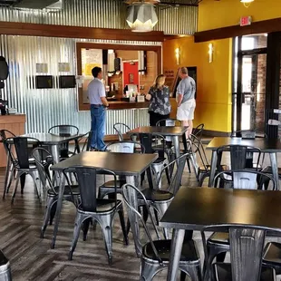 Dining room before the lunch rush
