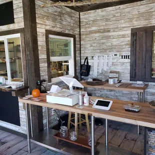 an outdoor kitchen with a bar