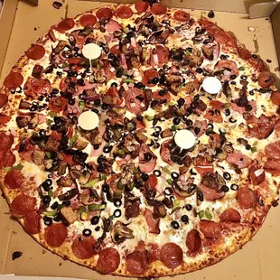 XL Combination Pizza~ When they say big, they mean BIG, this 24" pie was loaded with goodness, I had a foodgasm!