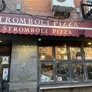 the outside of a restaurant