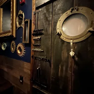 Restroom door IG: @ammysalamii