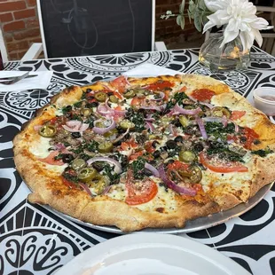 Large Veggie with black olives &amp; jalapeños