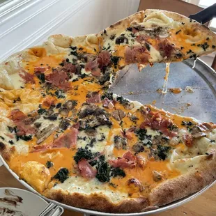 Bourbon and prosciutto pizza