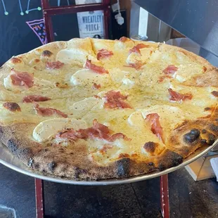 3 Cheese Bianca with Prosciutto