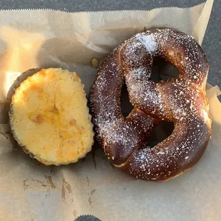 Unfortunately grilled cheese pretzels are no more, but this Pretzel with Beer Cheese Fondue was A+++