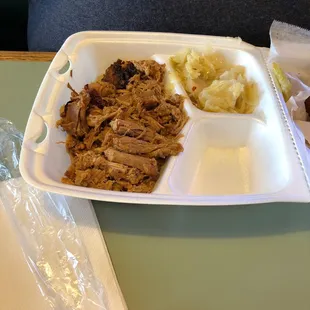 Bbq platter w/cabbage