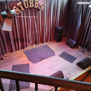 ows a view of the stage from above