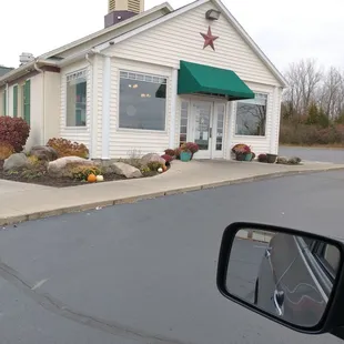 Outside entrance of Studebaker&apos;s Country Restaurant.