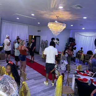 Just look at the gorgeous chandelier!