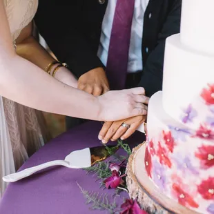 Semi-visible "back" view - smaller cluster of flowers with edible gold pearls.