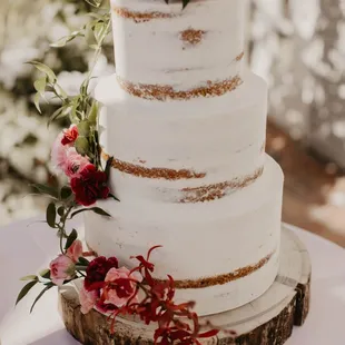 Photo credit: McKenna Kleiner Photography.    Floral decoration: Design with Flowers