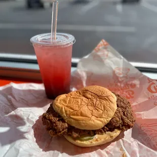 sichuan chicken sandwich and blackberry lemonade / ig: @joyyeats