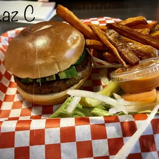 Veggie Burger w/Sweet Potato fríes