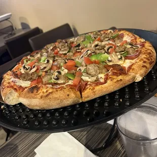 38 bucks for a medium pizza that&apos;s not that good .