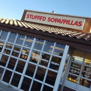 the outside of a restaurant