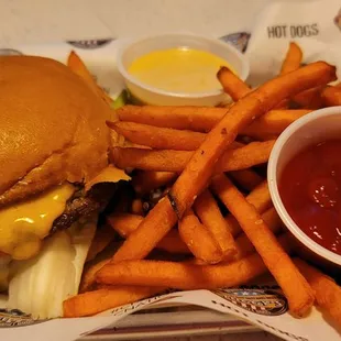 Cheeseburger with sweet potato fries