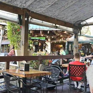 Outdoor bar/seating