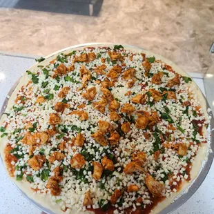 a hand holding a pizza