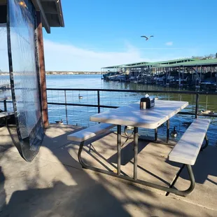 Great outdoor dining.