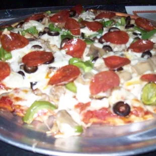 16&quot; thin crust pizza with everything on it!