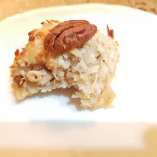 Yum! Maple pecan pie macaroon is awesome!