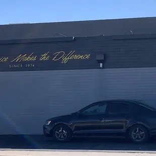 My 2012 Jetta  waiting to be towed. Service only makes the difference when your offered the service. Should say "upper class service only."