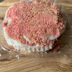 Strawberry crumble cheesecake