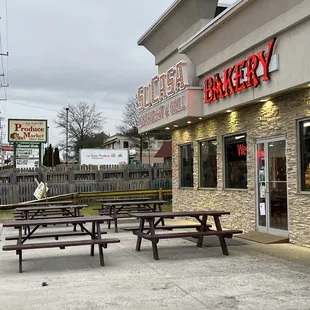 the outside of the restaurant