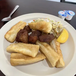 Yuca Frita Con Chicharron